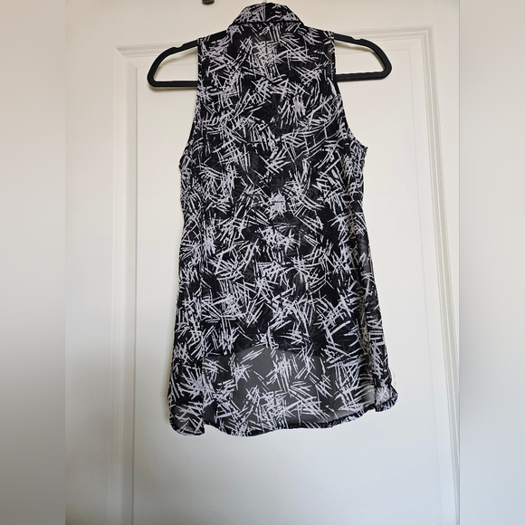 Ambiance Apparel Sleeveless Top - Size S - Picture 5 of 5